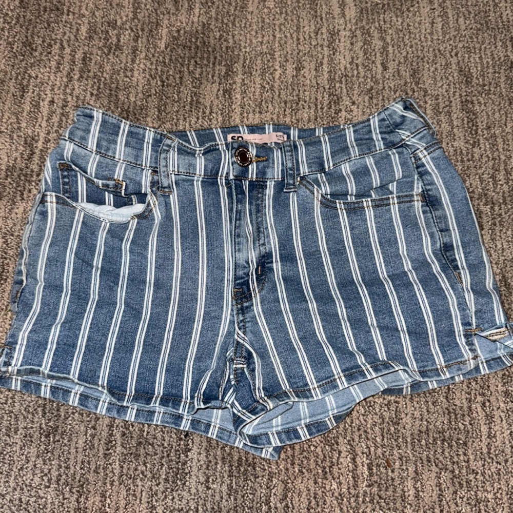 Super cute almost new shorts 😍